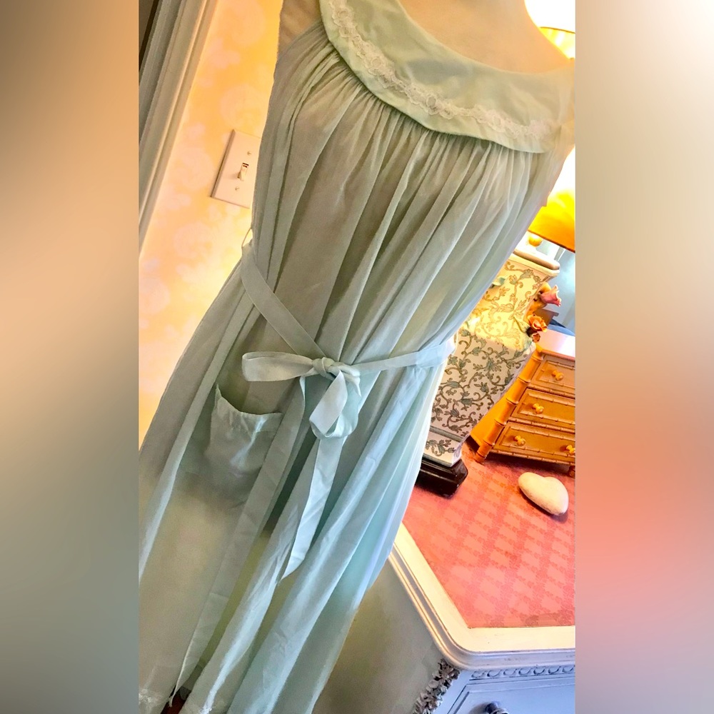 Feminine soft vintage cotton mint green nightgown/dressing gown 50s 60s  Glamour